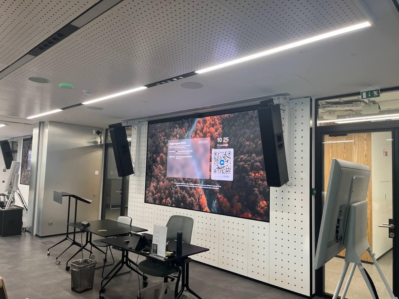Large-format video wall with room signage, Moscow Central University